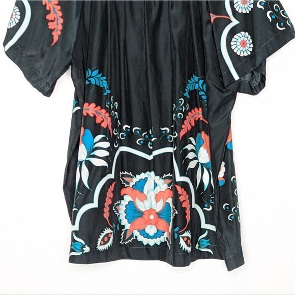 Tucker Short Sleeve Classic Blouse Emerald Dutch Blossoms in Silk Cotton - Picture 8 of 8